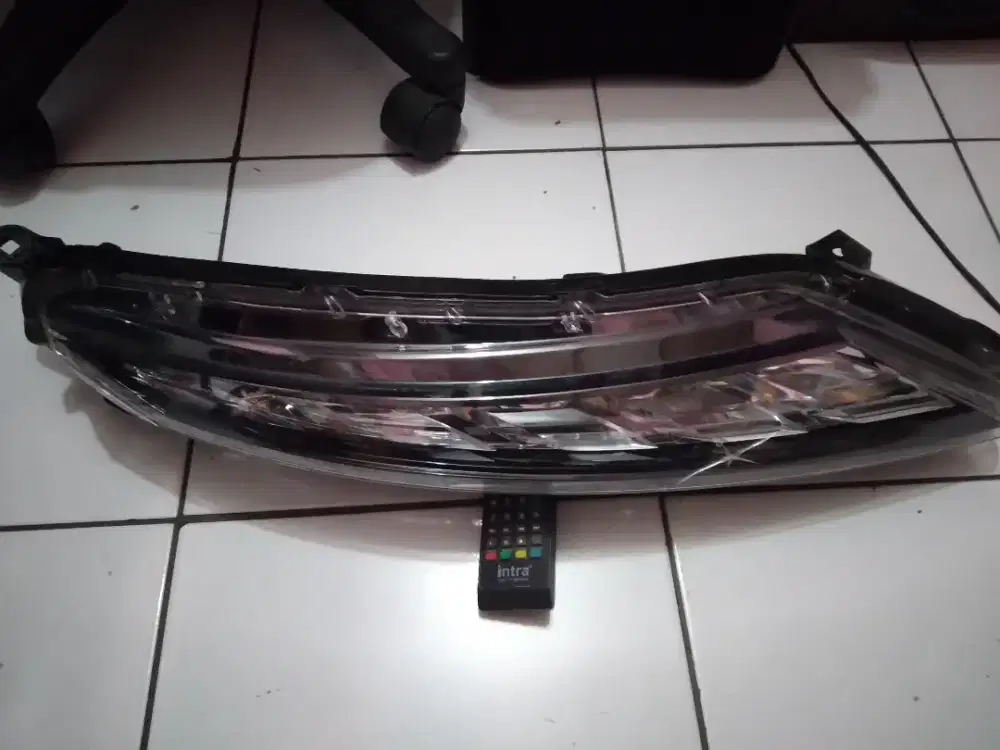 Lampu drl atas kanan mitsubishi xpander