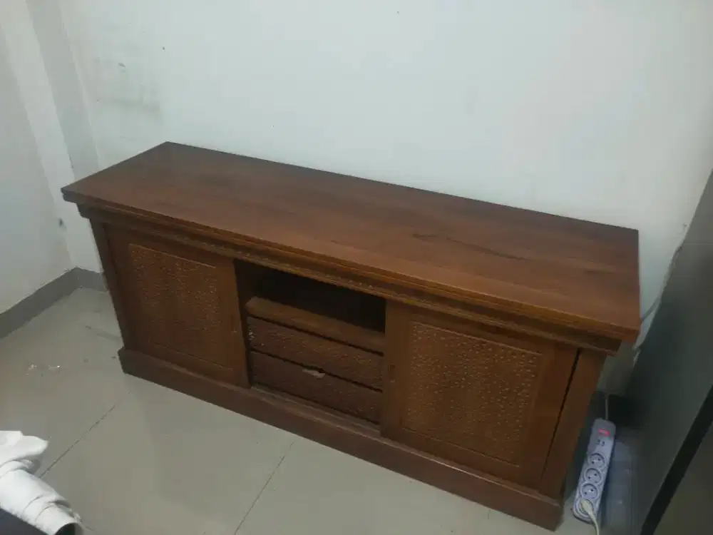 Meja makan dan bufet jati