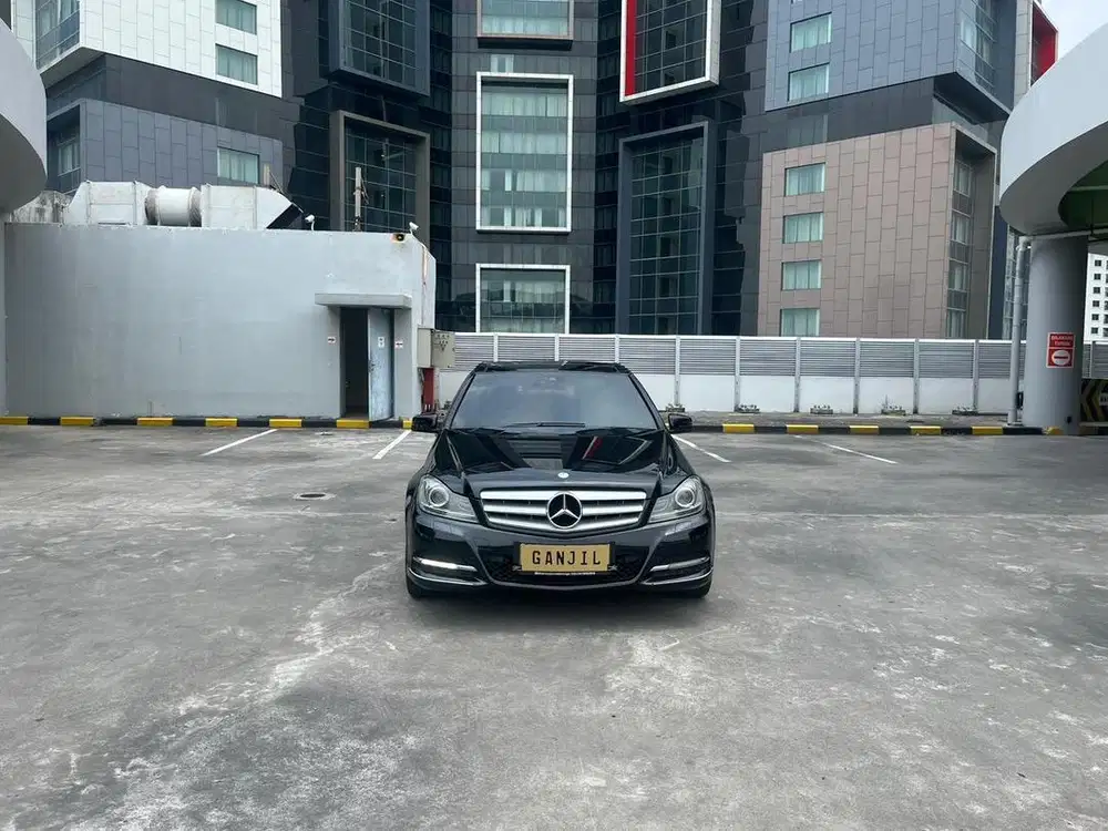 Mercy C300 AMG 2012 Hitam Panoramic