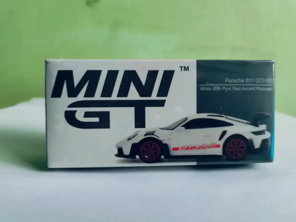 Mini GT Porsche 911 GT3 RS White With Pyro Red Accent Package