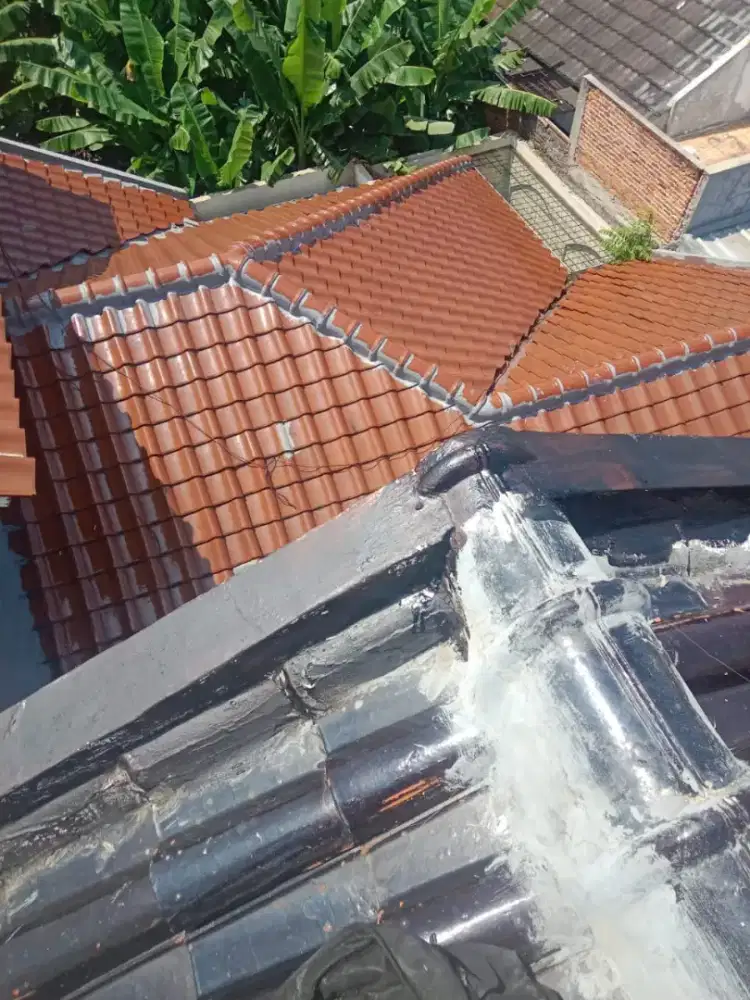 Perbaikan atap yang bocor/renopasi