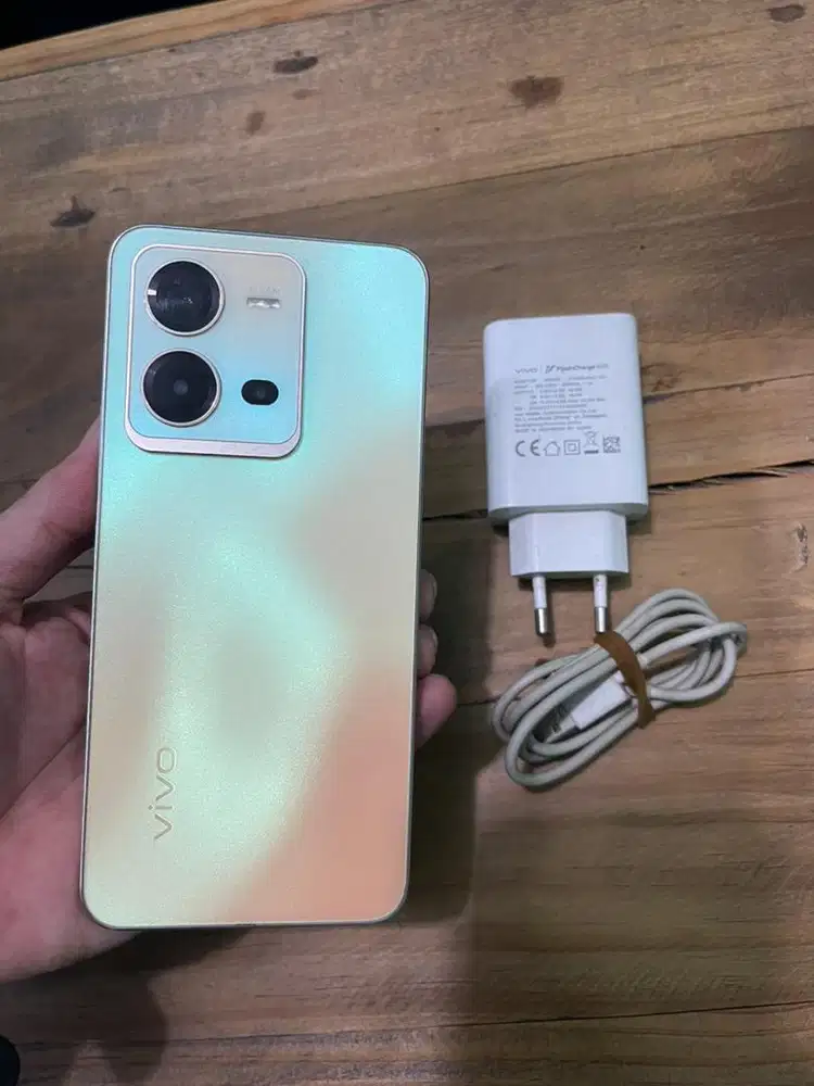 VIVO V25e ram 8/128 Gold super mulus segel  (HP+Carger ori 44watt)