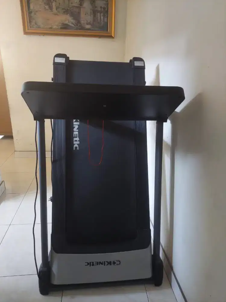 Kinetic motorized treadmill