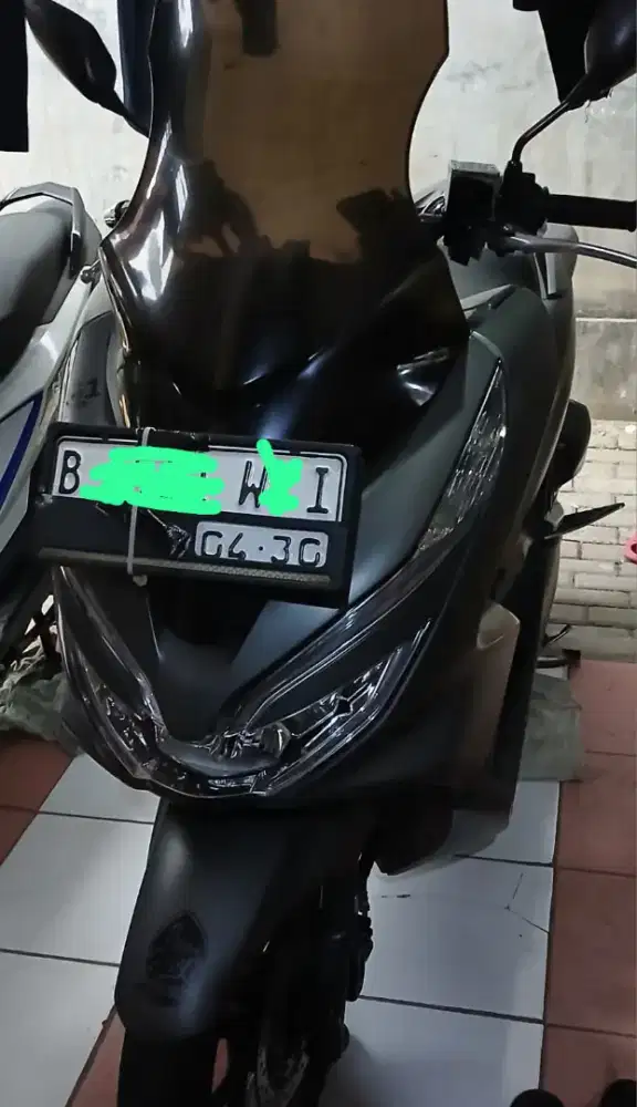 Honda PCX 2020 tangan pertama gress rawatan