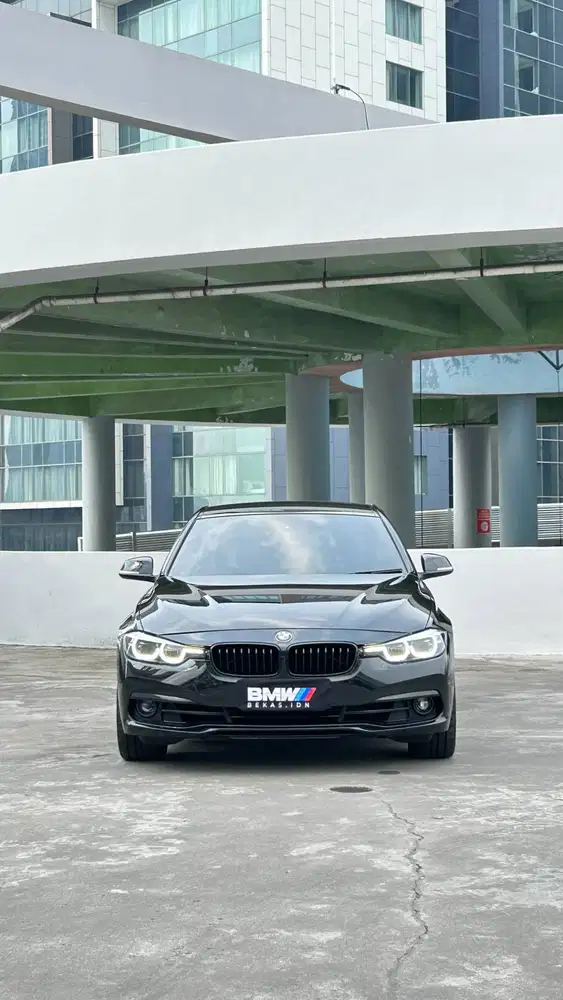 BMW 320i Sport Shadow 2019 Tangan 1