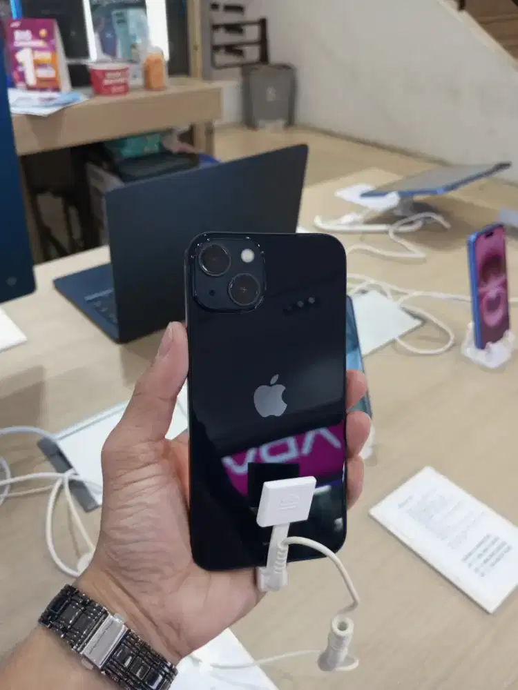 Kredit bunga 0% dan free 2 bln angsuran  iPhone 13 128GB