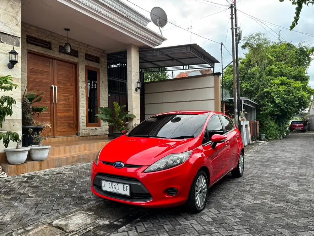 Ford Fiesta 1,4 trend matic th2013 pajak baru