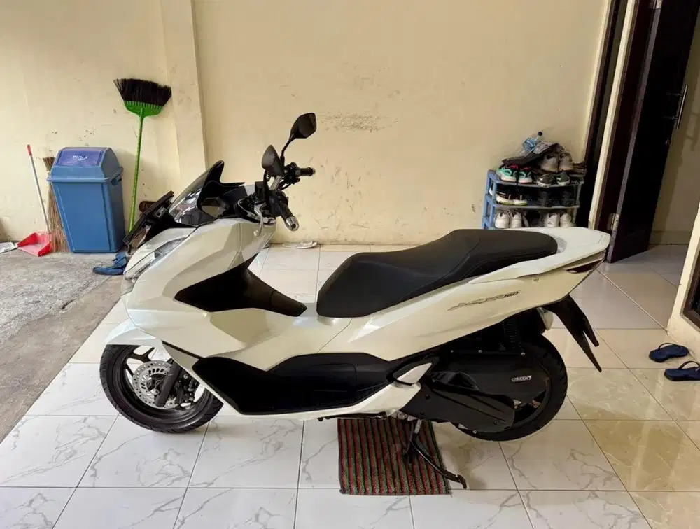 Honda PCX 160 CBS ISS Keyless MULUSSS Surat Lengkap