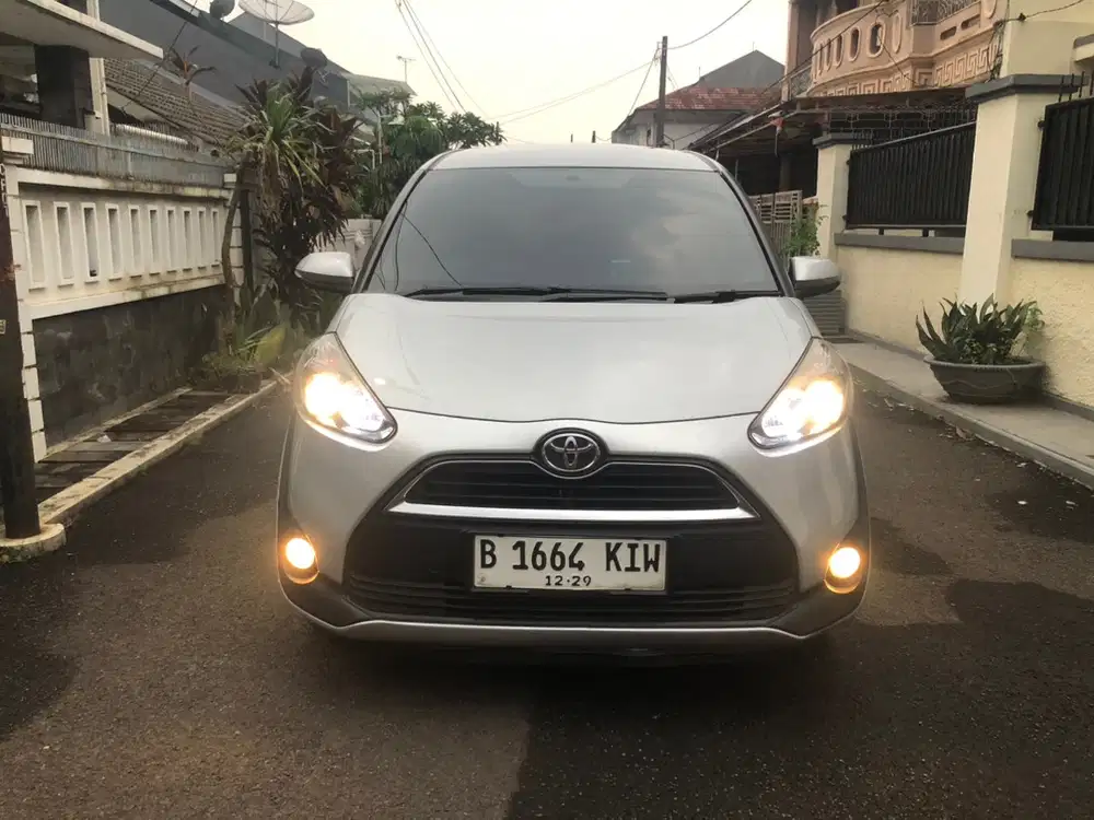 Toyota Sienta V matic 2016