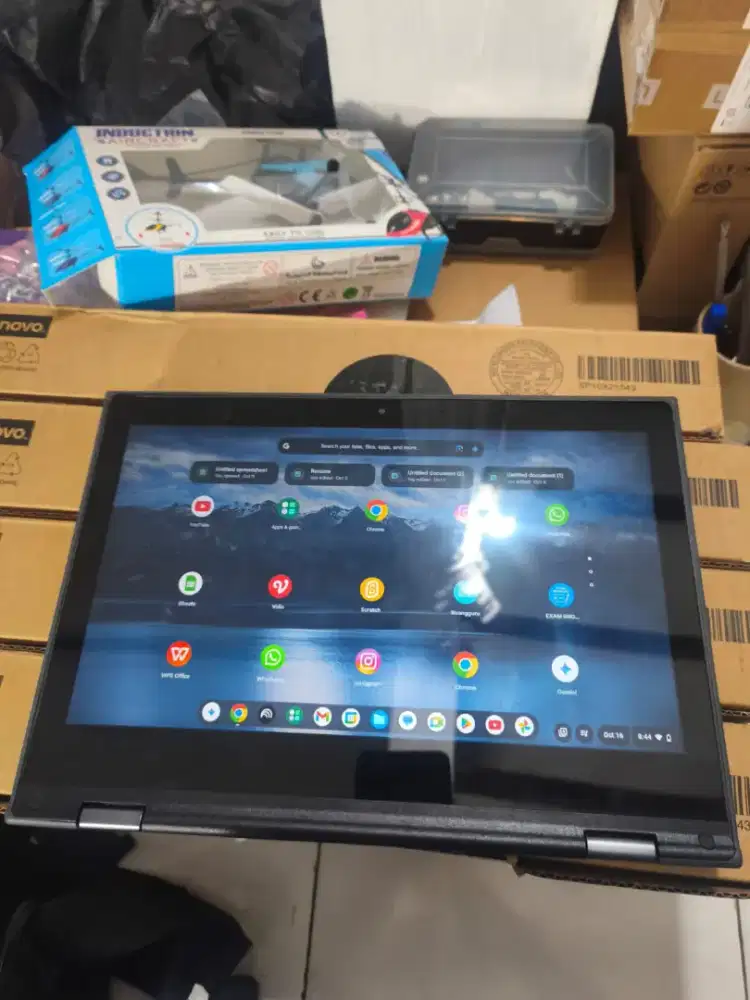 Laptop Lenovo baru touch screen