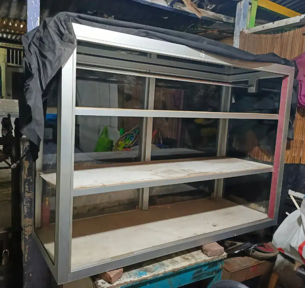 Etalase Kaca 1.3 Meter Fullset