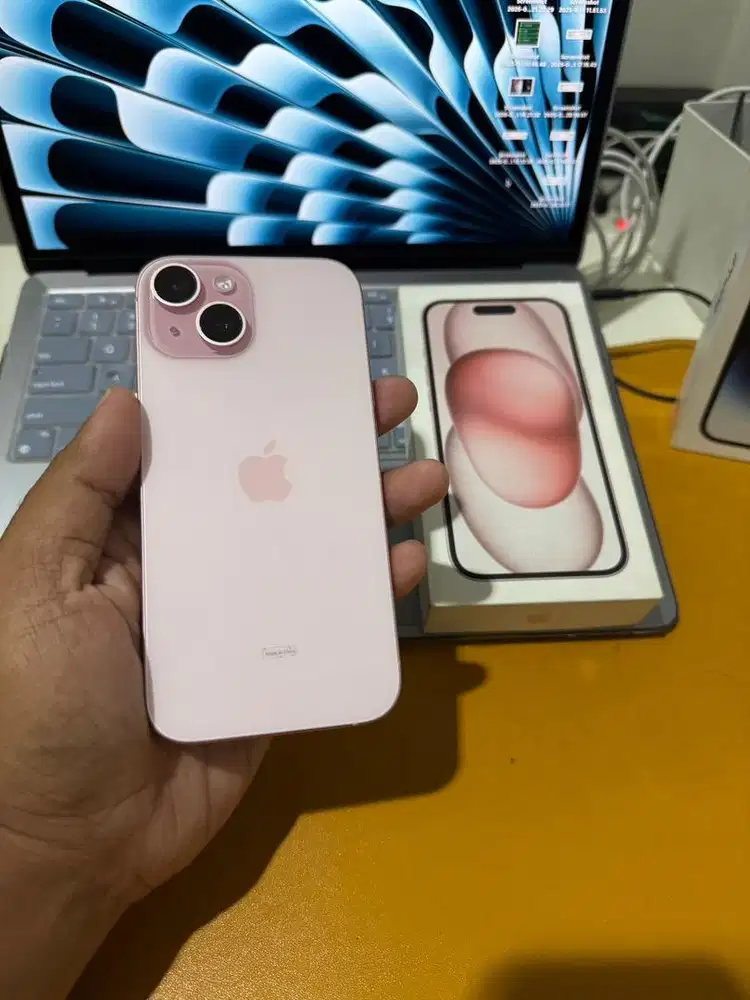 Iphone 15 128gb ibox pink garansi on perfect