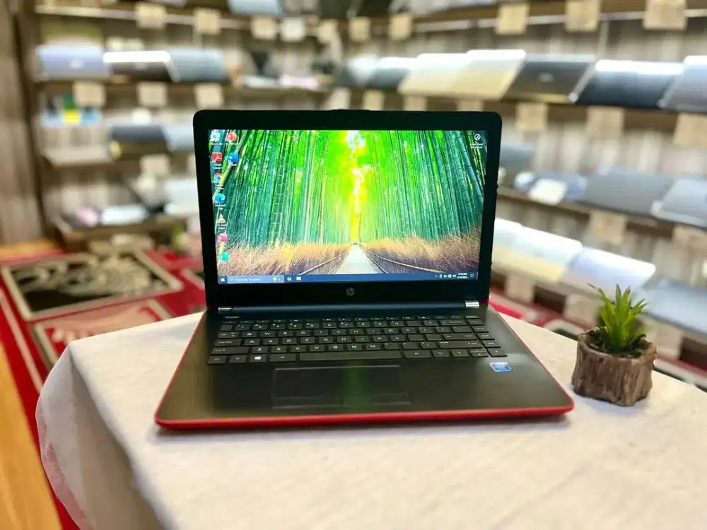 Laptop HP 14. Celeron N3060, Ram 4gb. Ssd 256.