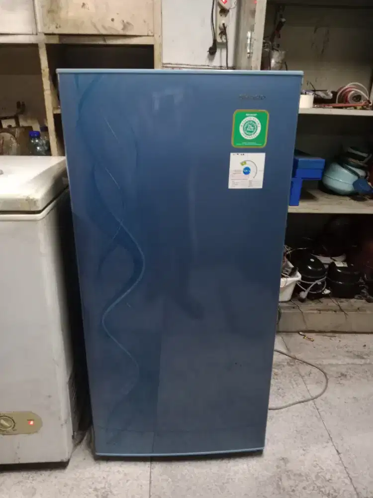 Kulkas 1 pintu merek SHARP