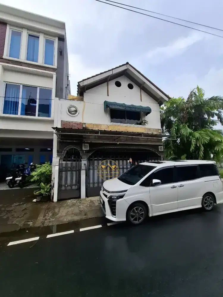 Rumah Secondary akses 2 mobil di Cempaka Putih,Jakarta Pusat
