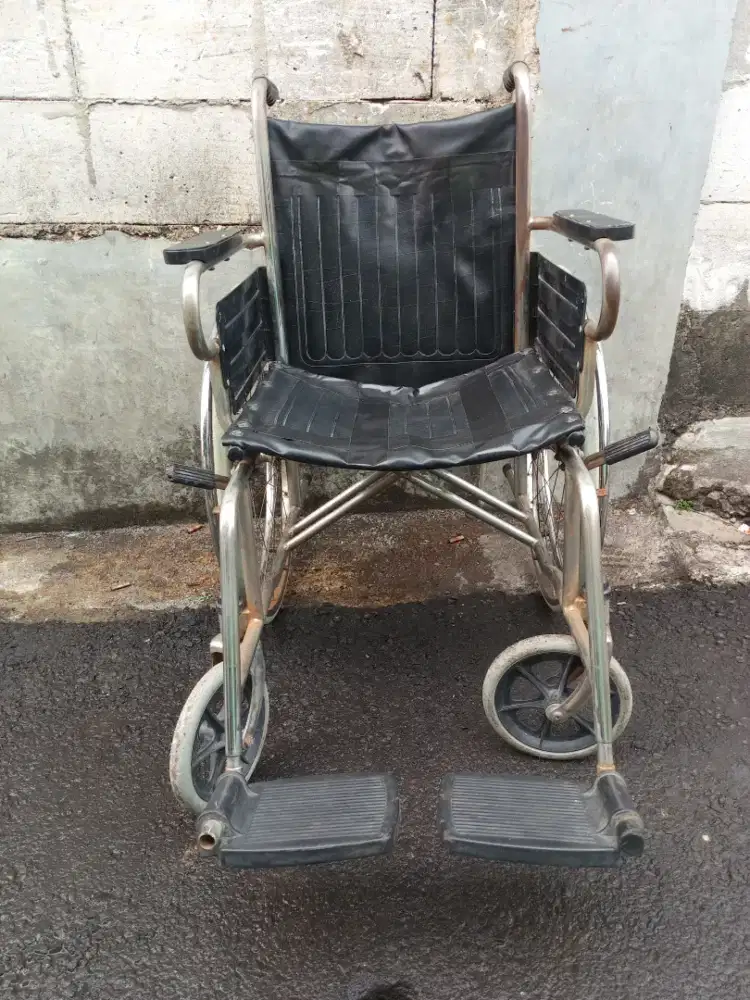 Kursi roda pasien