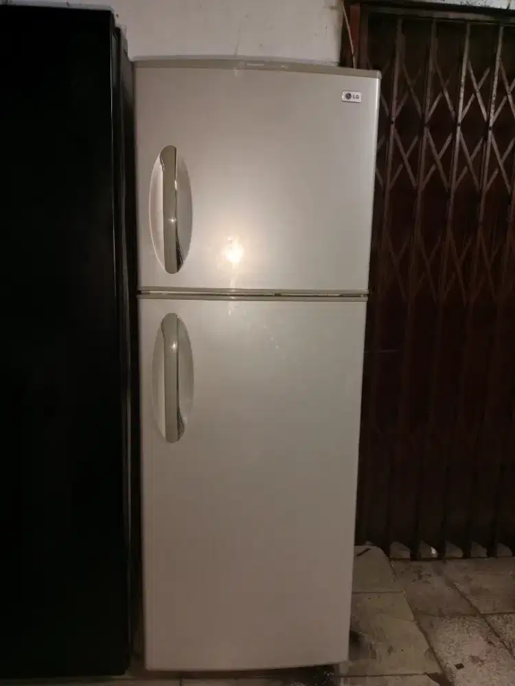 Kulkas 2 pintu merek LG