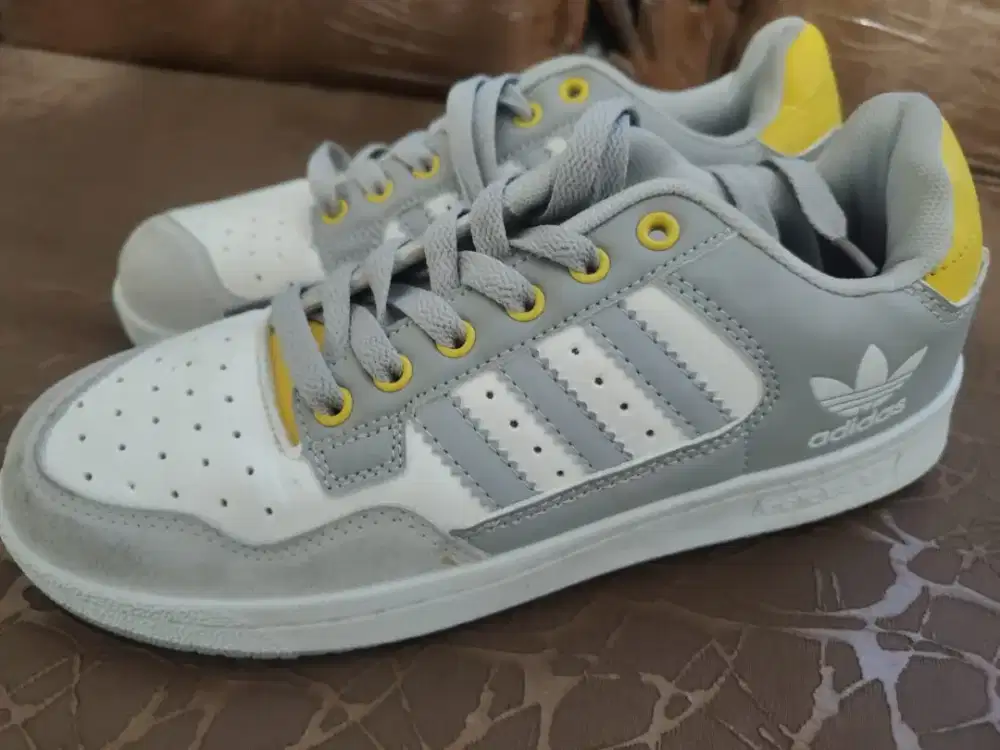 Sepatu Adidas Kontinental size 40 baru