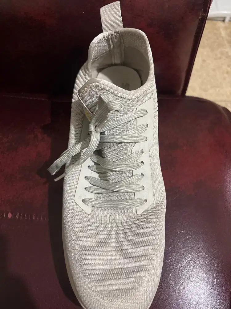 Sepatu Pull&Bear 42