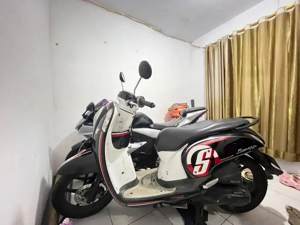Scoopy 2016 hitam