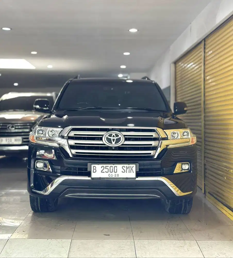 Toyota Landcruiser VXR 2018 January Automatic Hitam Metalik Vieta Moto