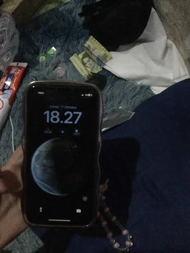 Ip 11 64gb mulus lengkap bisa cek ditempat