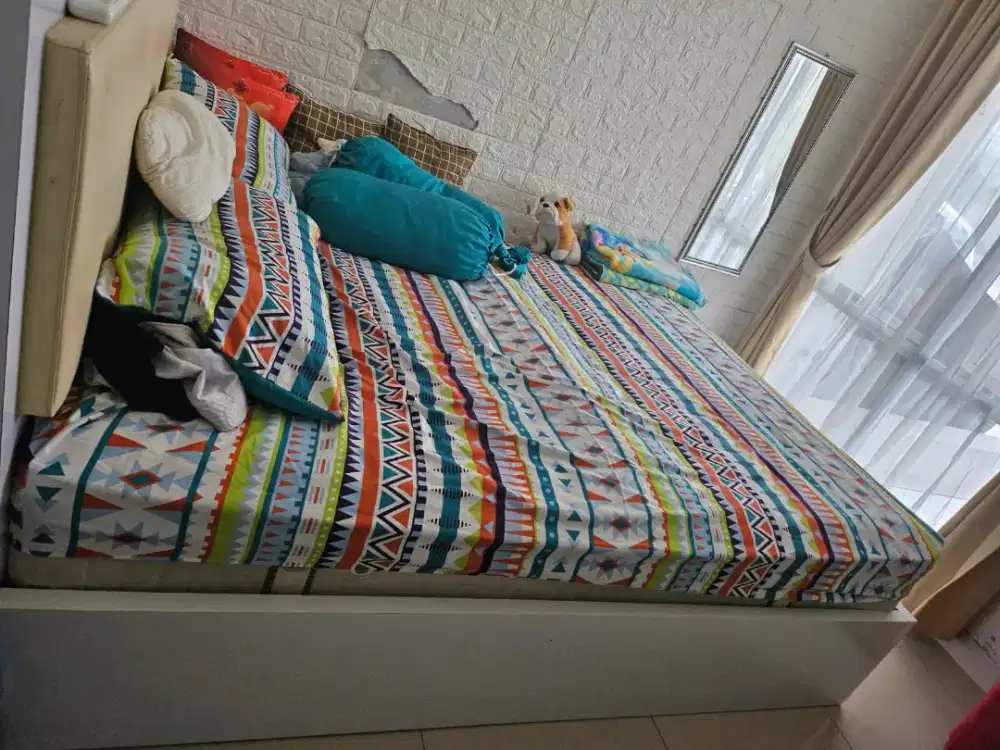 Kasur + tempat tidur  Bekas