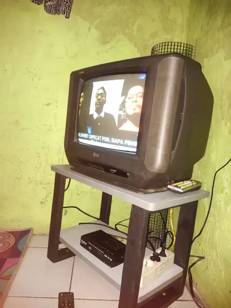 Jual TV LG 14 + STB Piolins