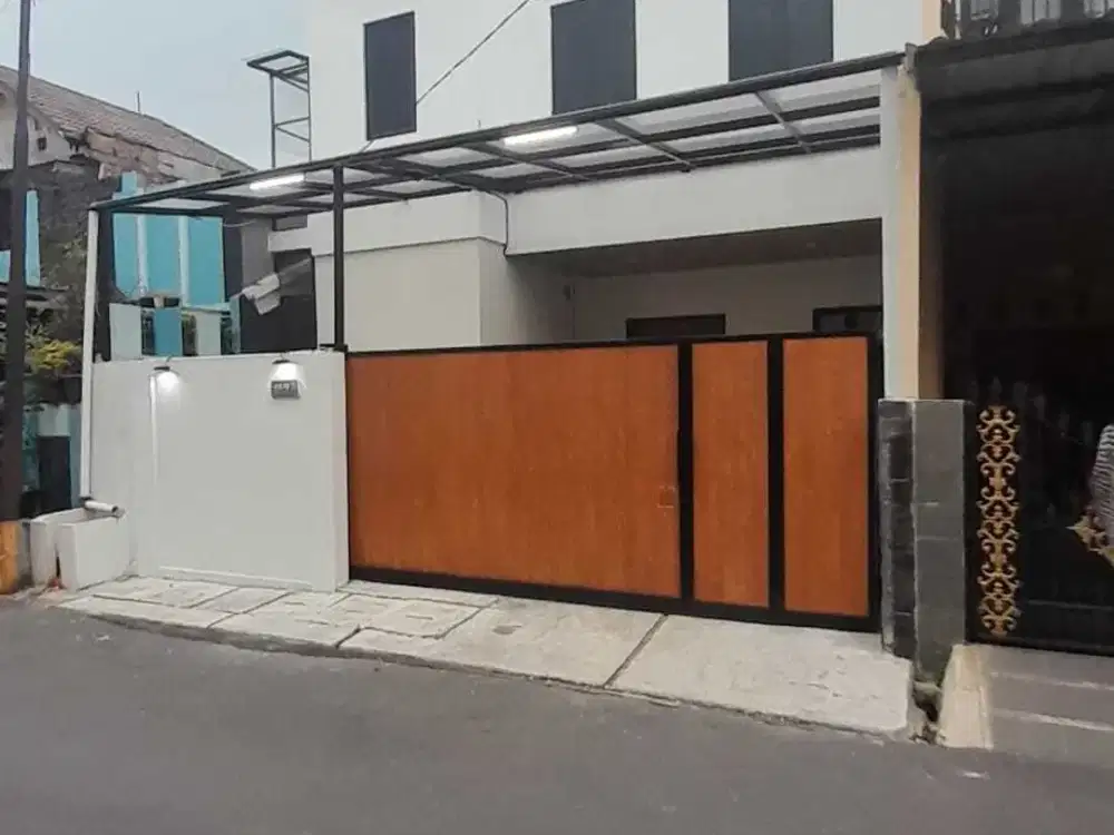 Jual Rumah di Dukuh Zamrud Kota Bekasi 3 Lantai Rooftop Akses 2 Mobil
