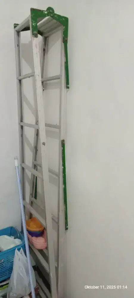 TANGGA ALUMUNIUM LIPAT