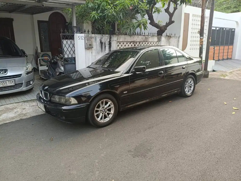 BMW seri 5 e39 520i M54 dan e30 318! M40
