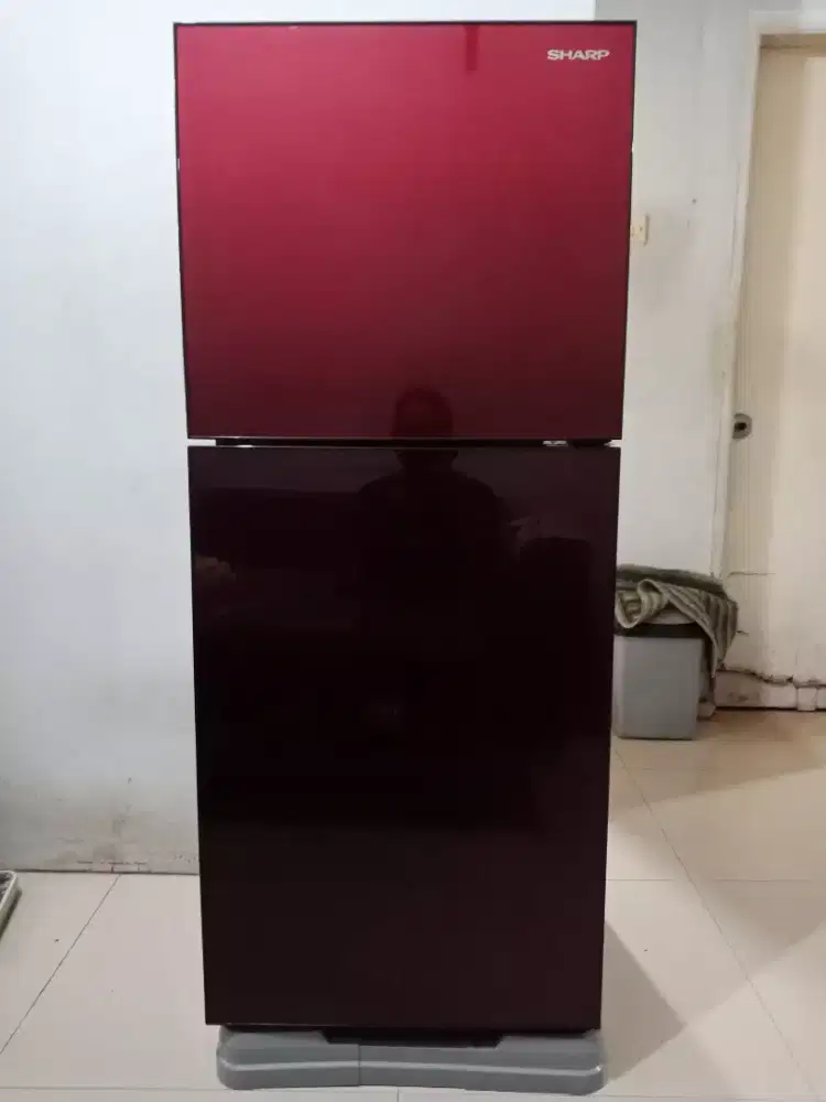 Dijual kulkas 2 pintu Sharp mulus normal