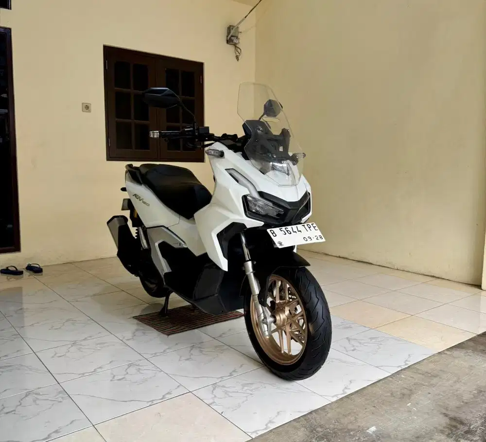 Honda ADV 160 CBS ISS Keyless MULUSSS Pajak Hidup Panjang