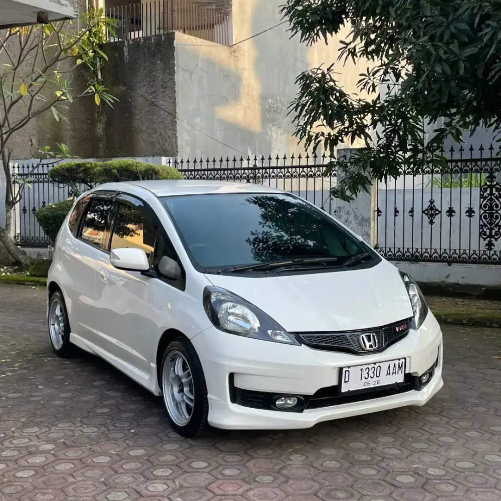 HONDA JAZZ RS GE8 2013 Automatic
Low KM 63 rb