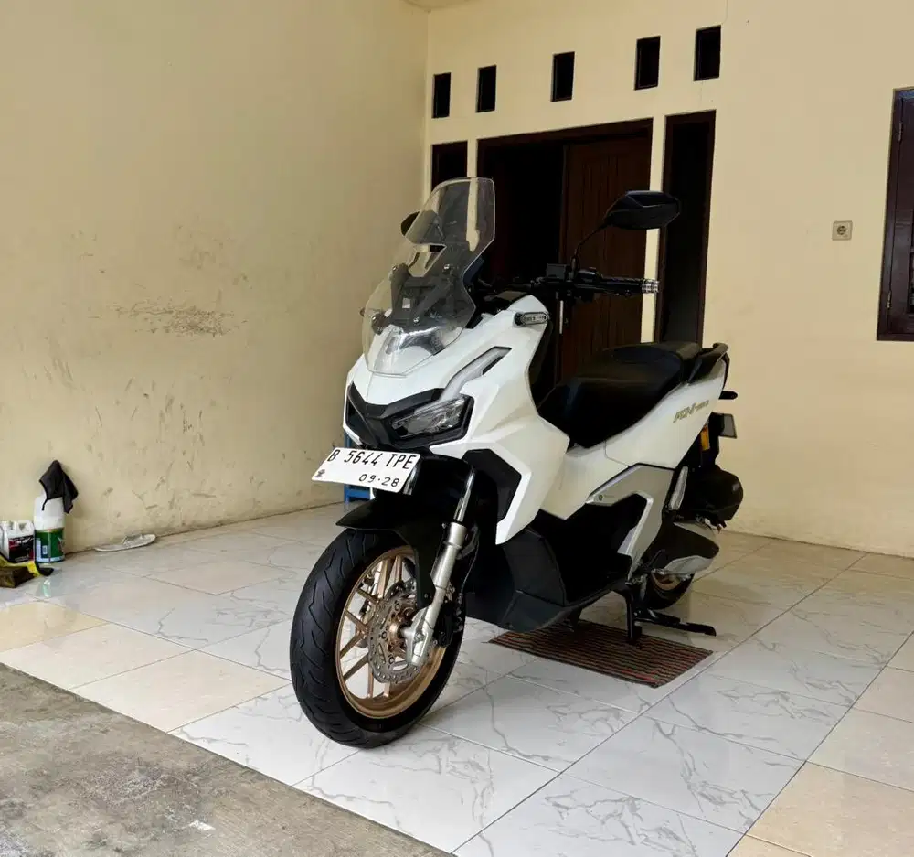 Honda ADV 160 CBS ISS Keyless MULUSSS Pajak Hidup Panjang