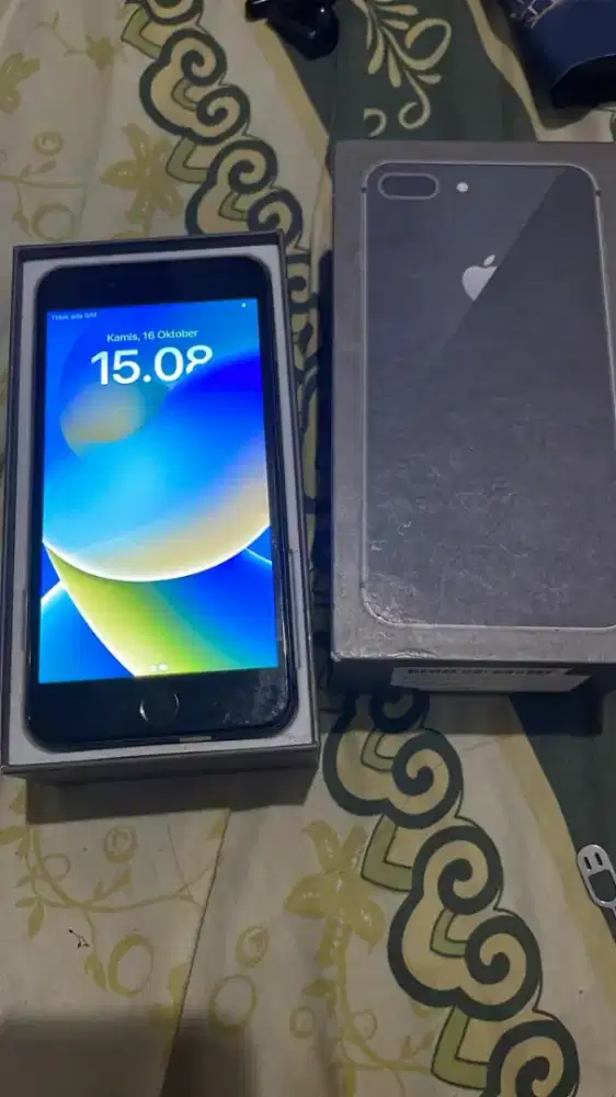 iphone 8+ 64GB inter