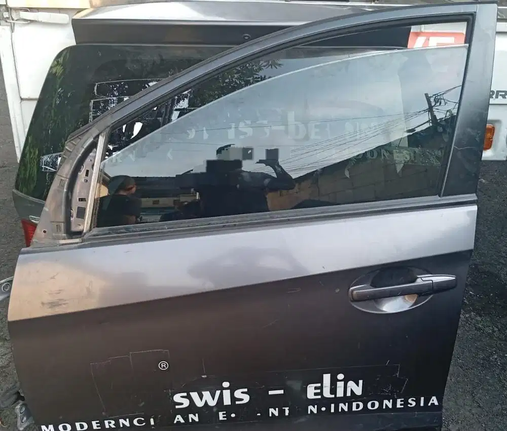 Pintu Depan Mobilio kanan / kiri ada kaca dan engsel