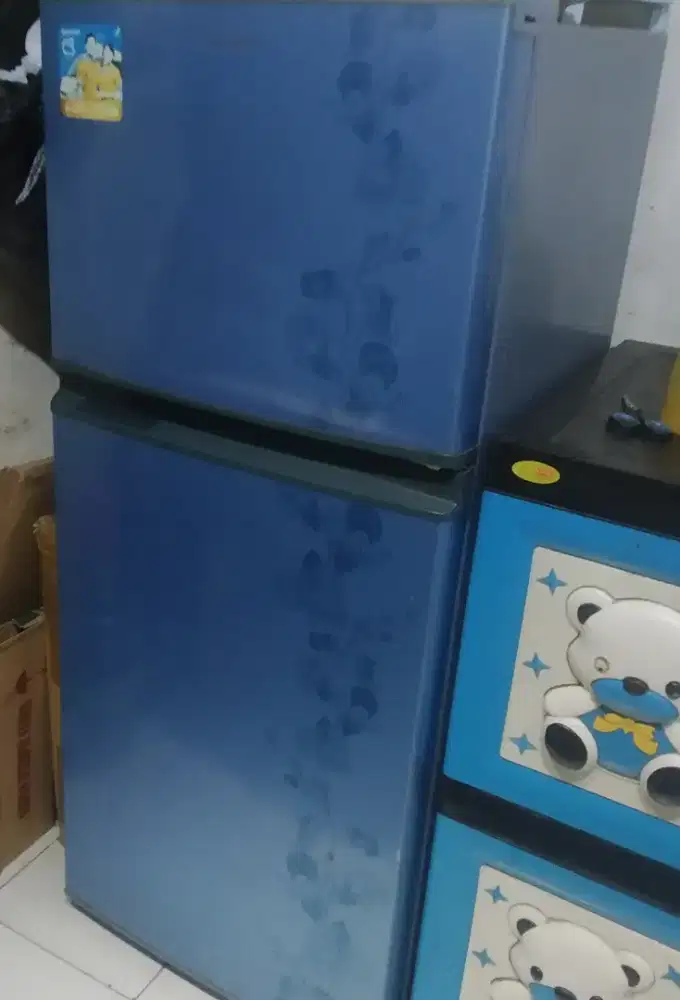 Kulkas sh*rp 2 pintu masih mulus