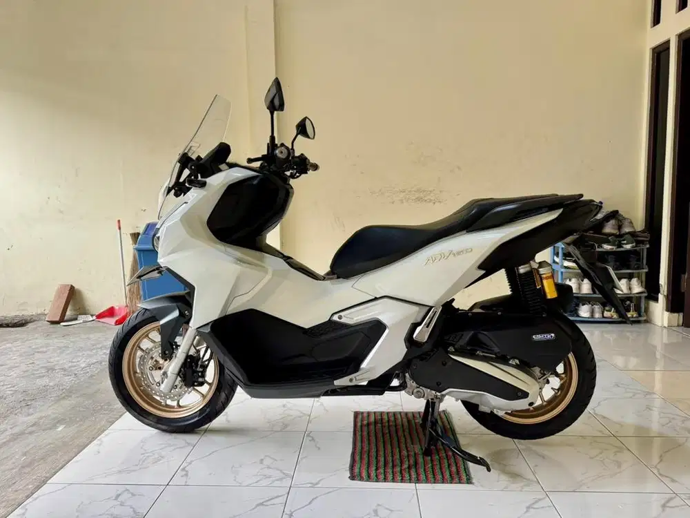 Honda ADV 160 CBS ISS Keyless MULUSSS Pajak Hidup Panjang