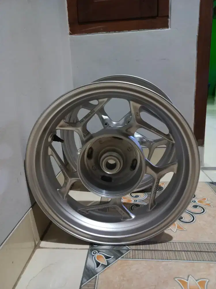 Velg pcx 160 2025 warna iridium