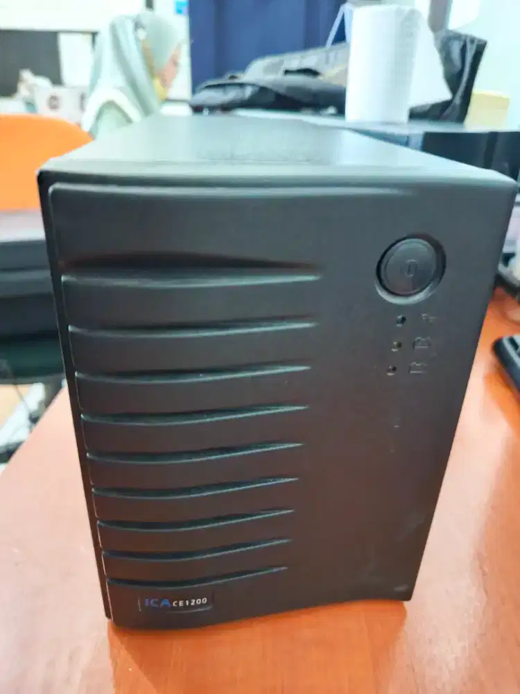 Perangkat UPS Kantor