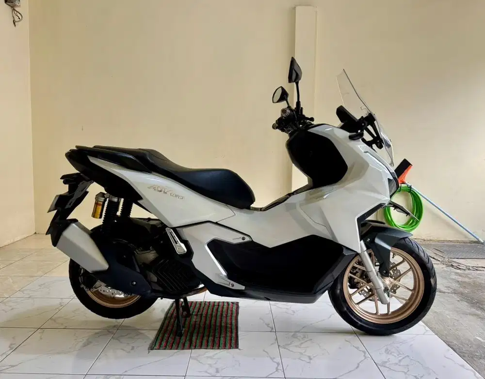 Honda ADV 160 CBS ISS Keyless MULUSSS Pajak Hidup Panjang