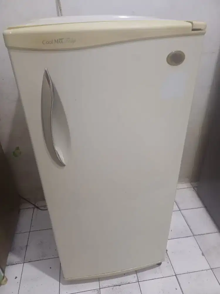 Dijual murah kulkas 1pintu rak lengkap kondisi normal siap pakai