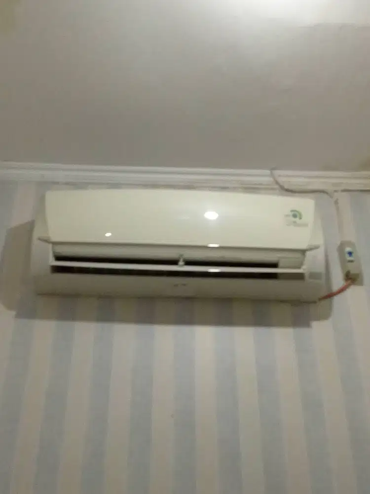 AC Sharp 1/2PK Bekas