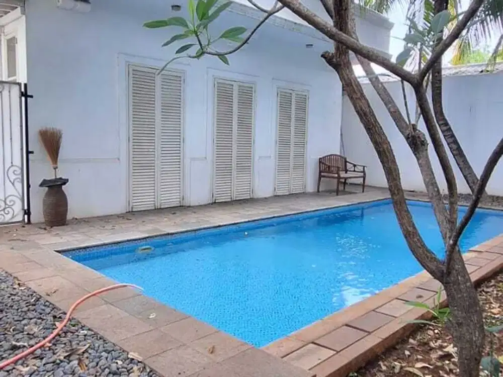 5. Dijual Rumah Siap Huni di Townhouse Kemang Barat – Hook, Full Fasilitas, Harga Spesial