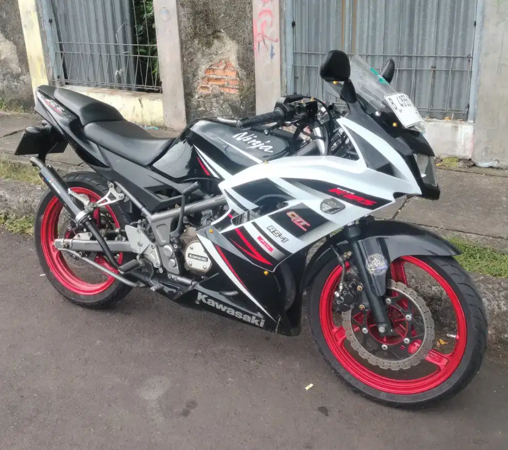 DIJUAL Kawasaki ninja rr  SE 150 Tahun 2015  Pemilik dari baru 
Km17rb