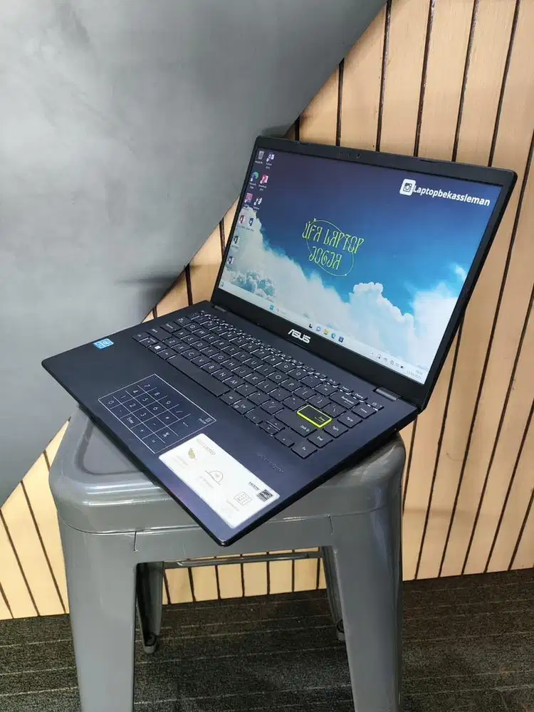 Laris Asus vivobook e410ma Intel celeron N4020