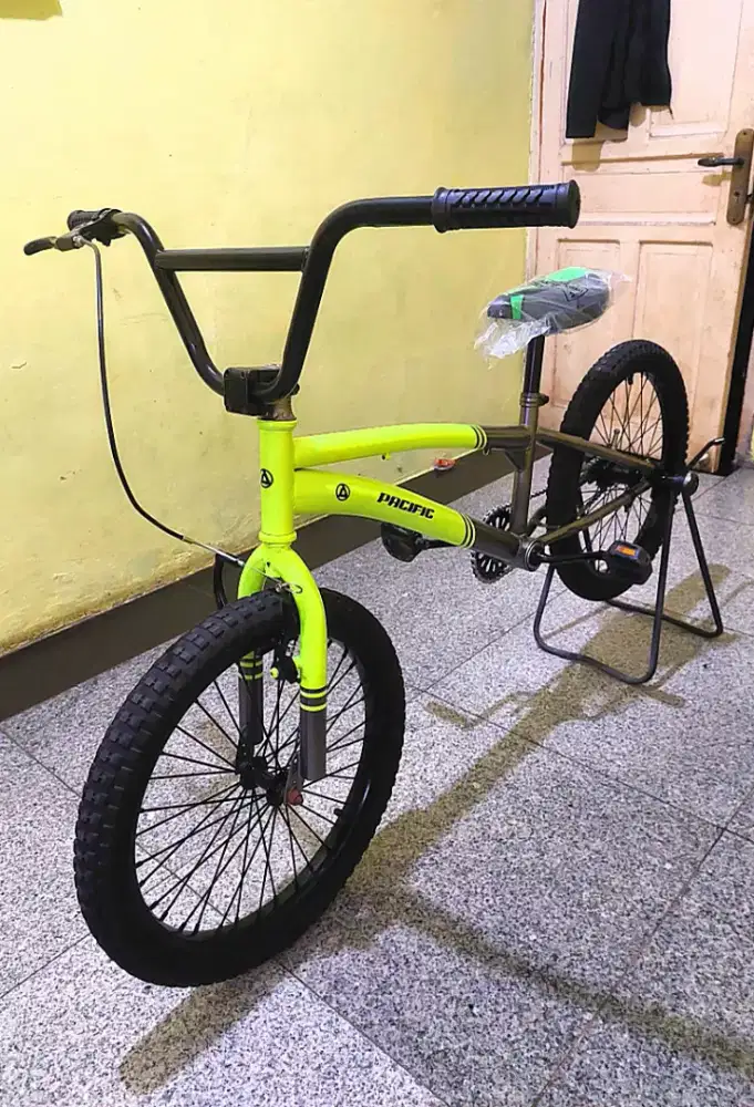 Sepeda BMX 20 inch