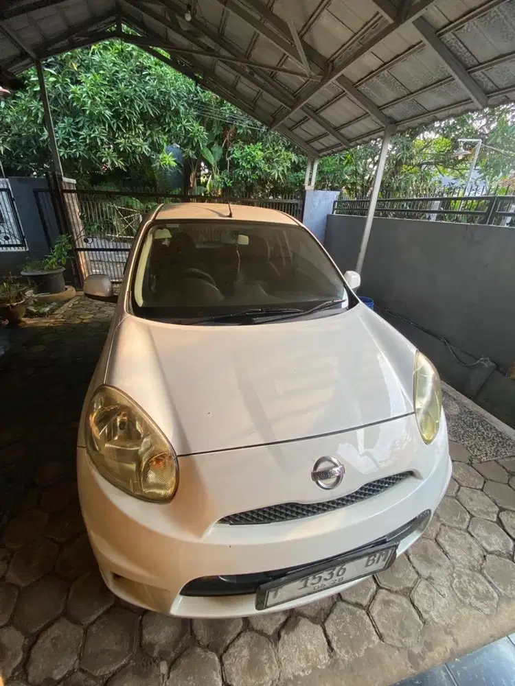 Nissan March 2012