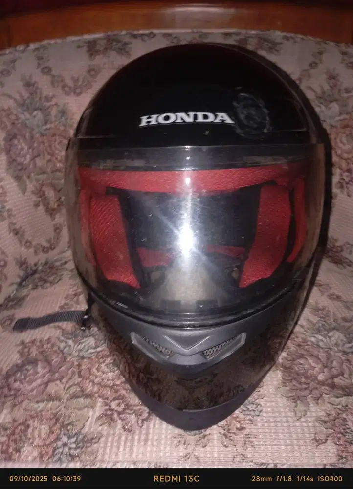 Dijual aja nie helm CBR bekas lecet pemakaian